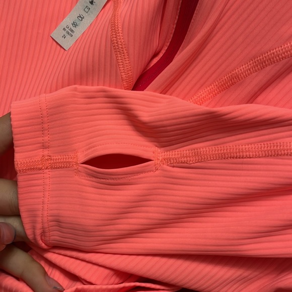 LULULEMON half zip size 6! - Picture 5 of 5